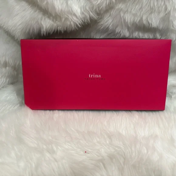 Trina Turk 2 piece set - Wristlet & Cardholder - Picture 5 of 5